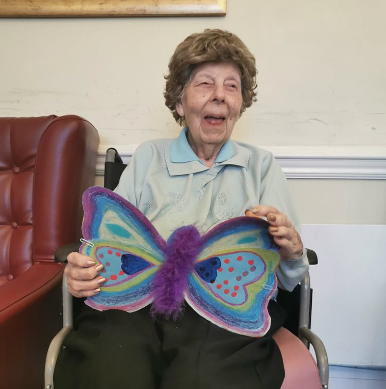 Ready, set, draw – Leatherhead care home residents take part in worldwide art festival